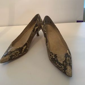 Stuart Weitzman Kitten Heel-Snakeskin.
